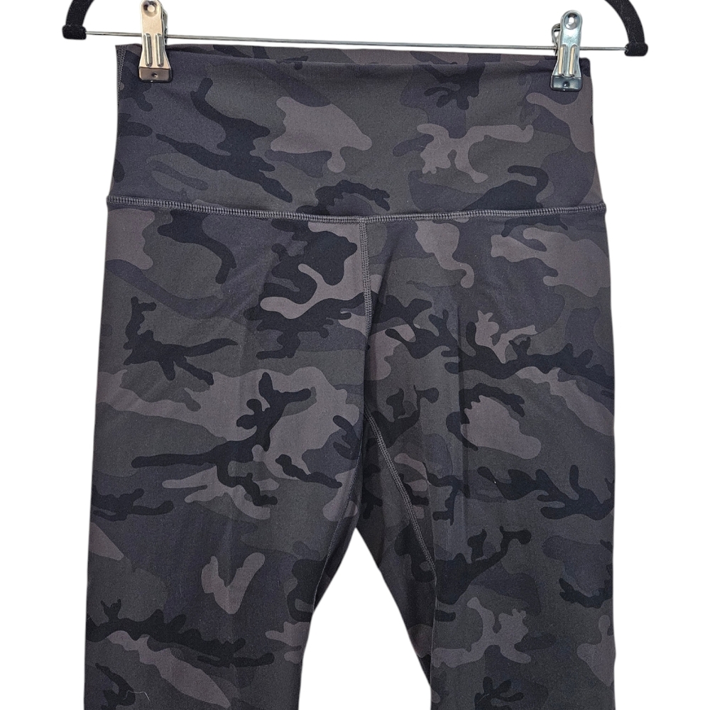 Zyia Forest Camo Luxe High-Rise Capri Size 6-8 - Picture 4 of 8